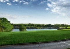 Terreno en venta con vista al campo de golf en Yucatán Country Club