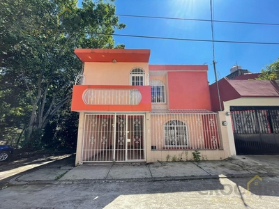 Doomos. Casa en venta y renta en Indeco Animas Xalapa, privada a 2 cuadras Av. araucarias