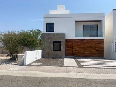 VENTA DE CASA NUEVA, FRACCIONAMIENTO COLINAS DE JURIQUILLA