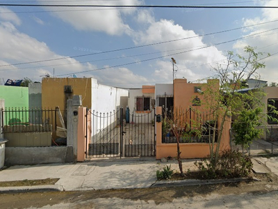 Casa De Remate En Colonia Los Toboganes, Nuevo Laredo, Tamaulipas.-ijmo3