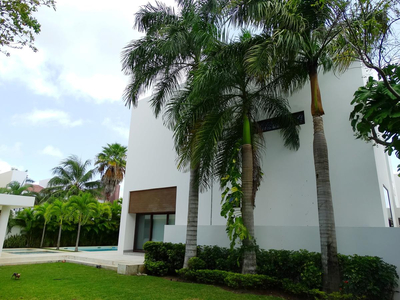Casa En Venta, 4 Recámaras, Doble Terreno, Piscina, Jardín, Villa Magna Residencial, Cancún