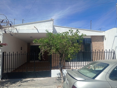 Doomos. Casa en Fraccionamiento Colinas del Rio, Aguascalientes