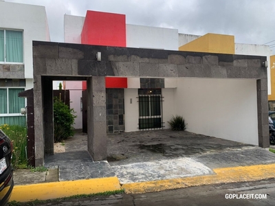 Casa en Renta, Urbano Bonanza, Metepec Estado de México - 3 recámaras - 155 m2