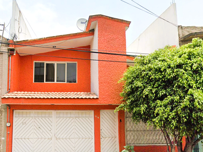 Casa en venta Calle Bellas Artes 64, Metropolitana 2da Sección, Nezahualcóyotl, México, 57740, Mex