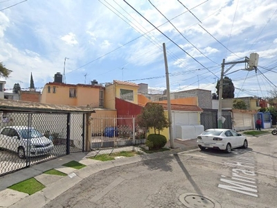 Casa en venta Calle Mira Huerto 15, Centro Urbano, Fraccionamiento Cumbria, Cuautitlán Izcalli, México, 54740, Mex