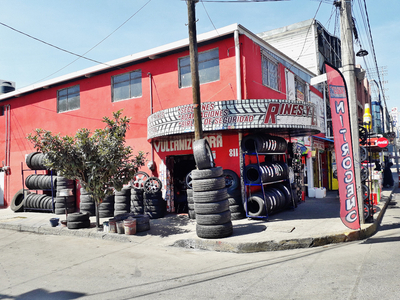 Local, Bodega U Oficina En Esquina Sobre Avenida