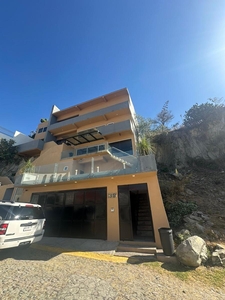 Doomos. Casa en condominio en Pedregal de Echegaray