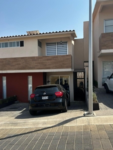 Doomos. Casa en condominio en renta en Colina Esmeralda