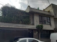 excelente casa en desarrollo urbano quetzalcóatl.