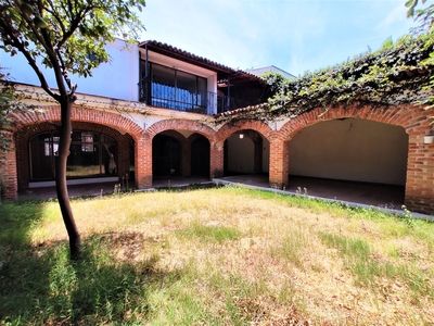 Casa con amplia terraza a pocas cuadras de Av. Lopez Mateos en Providencia