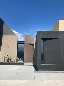 Casa de arquitecto en venta en Querétaro en el Mirador el Campanario RCV220123-D