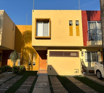 Casa como NUEVA en Venta en Col. El Rosario GUADALAJARA
