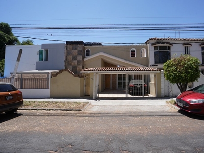 Casa en Venta en Colonia Las Águilas Excelente Ubicación, Totalmente Remodelada.