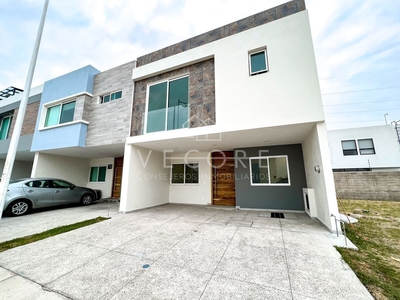 CASA EN VENTA EN EL CAMPESTRE RESIDENCIAL, ZAPOPAN