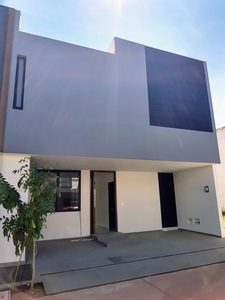 Casa nueva en Venta en Fraccionamiento Solares, con Roof Garden