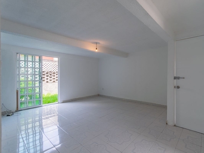 Departamento en venta en Col. Granjas Estrella