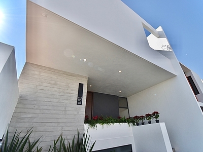 LUJOSA Casa en venta en Tlajomulco Bosques de Santa Anita