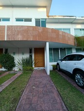 Doomos. RENTA CASA AMUEBLADA EN BAHAMAS RESIDENCIAL