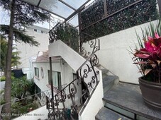 Exclusivo depa con fachada de casa amueblado en Polanco