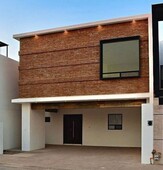 venta casa diseño unico en sector de mayor crecimiento en torreón