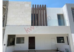 Venta de Casa Nueva, Fraccionamiento Cerrado, Los Viñedos, Torreón, Coahuila