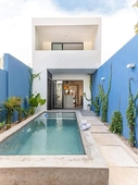 Doomos. Casa en venta en el Centro Mérida Yucatán, con piscina