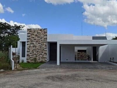 Casa de 4 recámaras en una sola planta en venta. Cholul. Mérida Yucatán