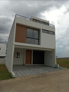 CASA EN VENTA EN ZAPOPAN CAPITAL NORTE