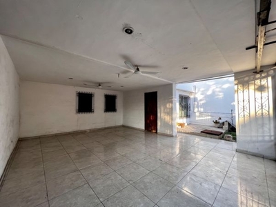 CASA EN VENTA IDEAL PARA NEGOCIO O REMODELACIÓN POR SU UBICACIÓN