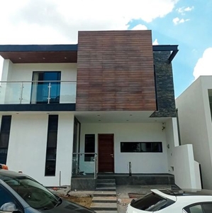 RENTA CASA EN LOS ROBLES RESIDENCIAL, ZAPOPAN