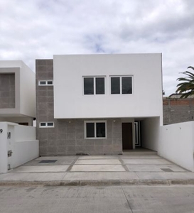Renta Casas, Altos Juriquilla, Qro76. $ 23 mil