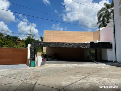 Renta de casa en Fraccionamiento Tabachines, Cuernavaca, Morelos - 3 recámaras - 650 m2