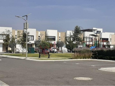 Casa en Renta en Fraccionamiento Vista Bosques, a 15 minutos de Santa Fe