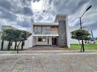 Casa en venta en el Fraccionamiento Lomas de Angelópolis III, Parque Chihuahua.