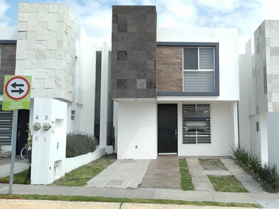 Se Vende Casa En Juriquilla, San Isidro, Equipada, 3 Recamar