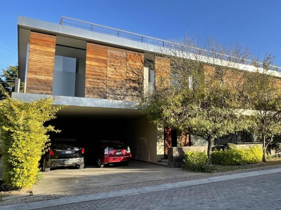 Residencia En Renta En Exclusiva Privada Ampliación Huertas El Carmen