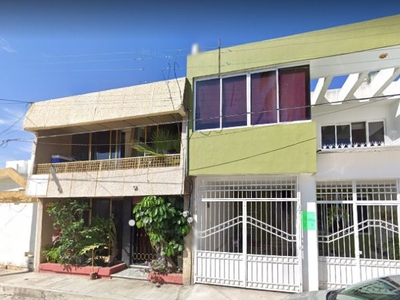 CASA EN VENTA EN COLONIA ESTADIOS EN TEPIC.