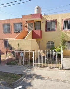 Casa Duplex en Venta con 2 Recámaras y Patio en Lomas de Zapopan