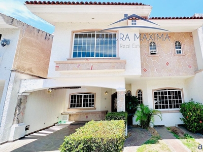 Casa en Venta Coto Inglaterra Novelistas Zapopan