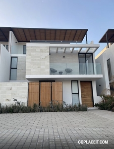 CASA EN VENTA EN FRACC. LA CARTUJA, PACHUCA