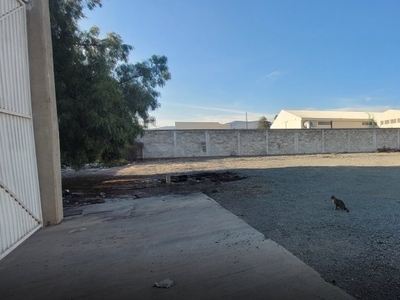 Se renta bodega 1300 m2 y 2000m2 de patio de maniobras, en colonia La Paz- Pachuca, Hidalgo