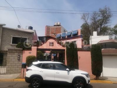 CASA EN VENTA EN FRACC. CON VIGILANCIA, VERGEL DE ARBOLEDAS, ATIZAPÁN.