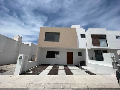 En Venta Casa en Zen Life, 3 Recamaras, Jardín, 2.5 Baños, C.152 m2