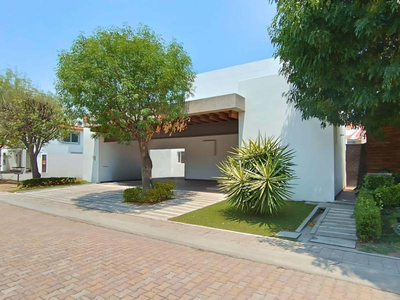 Amplia Casa En Venta En Ampliación Huertas Del Carmen, Corregidora, Querétaro