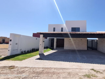 Casa En Preventa 3 Rec. Con Baño Completo C/u En San Miguel De Allende