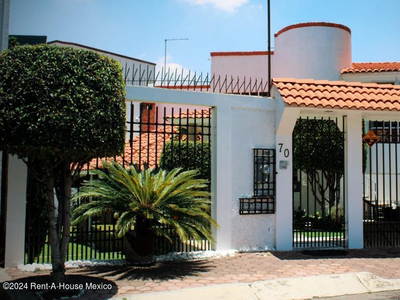 Casa En Venta En Tlalpan, Colinas Del Bosque Am.. 24-3066.
