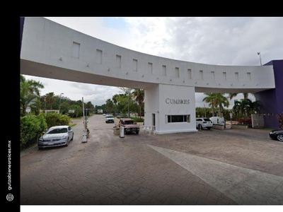 Doomos. Casa en Remate Bancario en Residencial Cumbres, Benito Juárez, Cancún