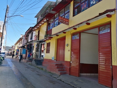 Doomos. CASA en VENTA con dos locales, en el barrio del Cerrillo, San Cristobal de las Casas