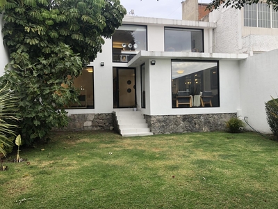 Doomos. Casa en Venta en Fraccionamiento Rincón del bosque (SC-2415)