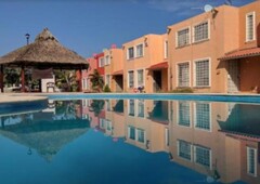 amplia casa en calle del pavol col llano largo acapulco